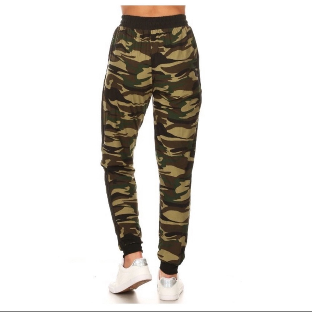 Camouflage Drawstring Sweats - Picture 4 of 6